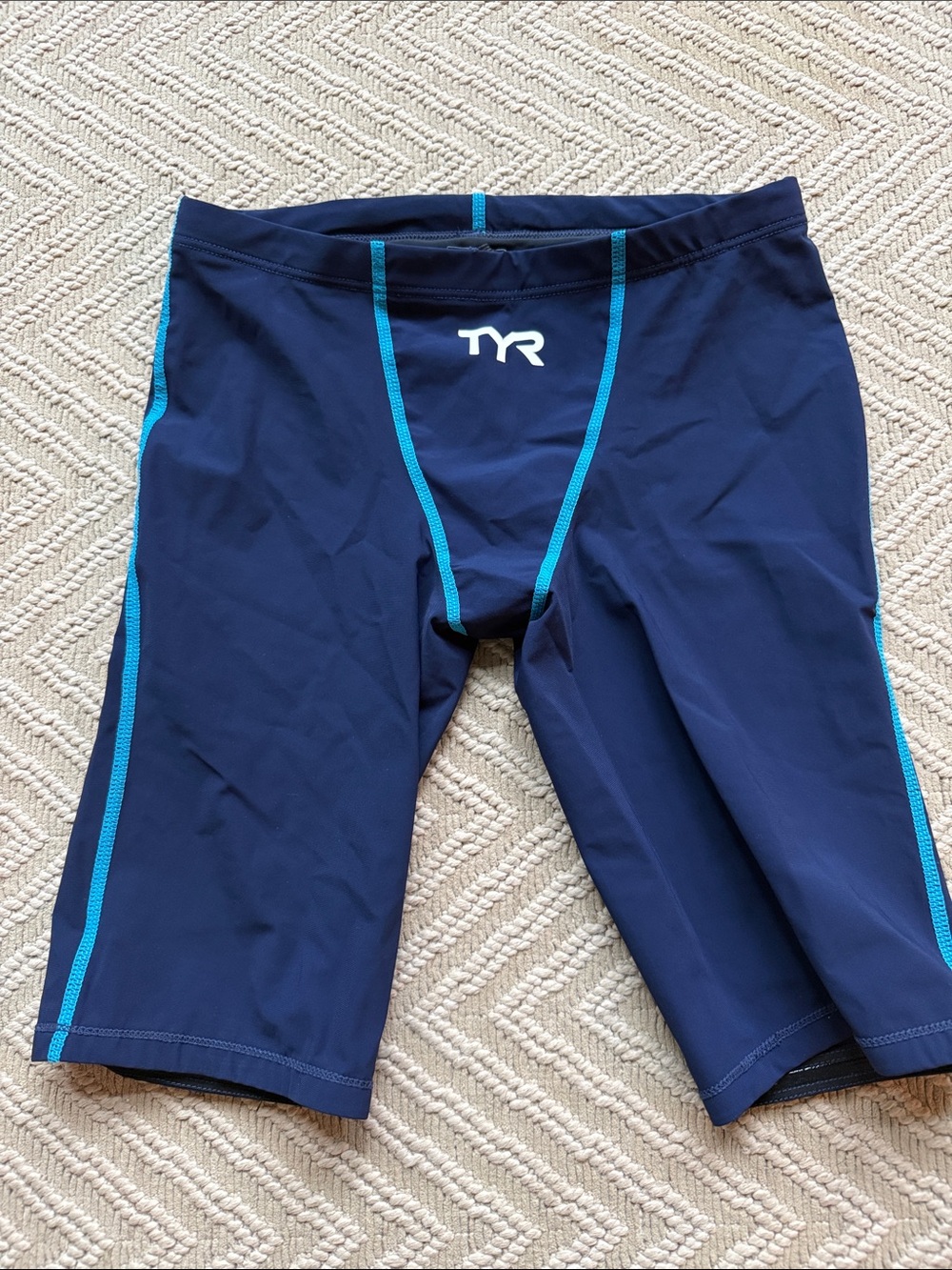 TYR size 30 tech suit thresher shorts